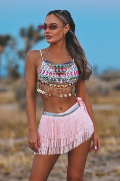 Liah rhinestone festival outfit The festival outfit that you need for the next party, designed for women who loves to make a statement but want to make it simple. Perfect for summer festivals, rave parties, or birthday bashes. This amazing outfit are made with a two piece set with a beautiful rhinestone harness top with multicolour stones adorn on a gold chain. The pink skirt is a "tie on the side wrap skirt" made out of fringes that moves beautifully when dancing around at festivals. The skirt Rhinestone Harness, Outfit For Beach, Tulum Outfits, Festival Skirt, Festival Rave Outfit, Outfit Festival, Festival Skirts, Beach Festival, Chain Top