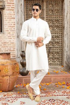 White kurta with silk thread embroidery in floral, aari pattern. Paired with a pant. - Aza Fashions Silk Thread Embroidery, Satin Embroidery, White Kurta, Embroidery Floral, Kurta With Pants, Satin Color, Thread Embroidery, Silk Thread, Pants Pattern