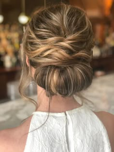 Good updo if you want to keep your hair out of your face Wedding Hairstyles Updo Messy, Wedding Hairstyles Medium Length, Mother Of The Bride Hair, Wedding Hairstyles Bride, Boho Wedding Hair, Wedding Hair Ideas, Bridesmaid Hair Updo, Low Bun