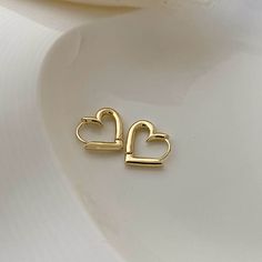 Ušný Piercing, خواتم خطوبة, Top Earrings, Preppy Jewelry, Jewelry Accessories Ideas, Heart Shaped Earrings, Classy Jewelry, Fancy Jewellery