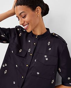 Conveniently pocketed for modern utility, our cropped button down refreshes with fresh florals. Stand collar. Short sleeves with button cuffs. Button front. Chest flap pockets.,Imported:Imported,Fit:Classic: an easy, straight fit,Length:21" long,Fabrication:100% Polyester,Garment Care:Machine Washable Floral Pocket Shirt by Ann Taylor Size regular - XS Black Women's Split, Neck, Short, Sleeve, Button, Down, Tops, 100%, Polyester, Machine, Washable Modern Utility, Cropped Button Down, Floral Pocket, Pocket Shirt, Short Sleeve Button, Floral Shirt, Shirt Outfit, Modern Woman, Stand Collar