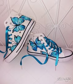 Shoes With Designs, Blue Butterfly Shoes, Butterfly Sneakers, Blue Butterfly Dress, White Shoes Painting Ideas, Cute Converse Shoes, Ways To Lace Shoes, Cute Converse, Painted Shoes Diy