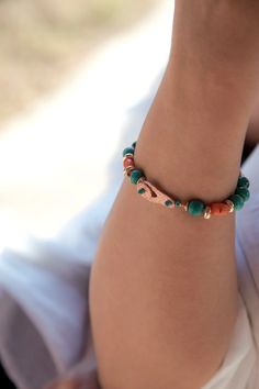 Natural turquoise and coral bracelet with rose gold filled brass connector pieces. 

Length : 16 cm Turquoise And Coral, Coral Bracelet, Natural Stone Bracelets, Natural Turquoise, Accessories Rings, Stone Bracelet, Bracelet Designs, Stylish Design, Natural Stone