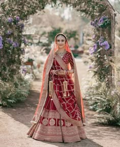 Trending Bridal Lehenga 2025, Simple Indian Bridal Outfit, Indian Bridal Wear Sabyasachi Brides, Wedding Red Lehenga, Priyanka Wedding, Red Lehenga Bridal, Indian Bridal Wear Red, Red Wedding Lehenga, Sabyasachi Lehenga Bridal