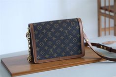 Peta Fashion Lu-Vi bags - 8141 A+ Excellent Quality copies; Contact us if you've any questions in your mind. Fan Fashion, Ladies Handbags, Branded Packaging, Trendy Tote, Grade 1, Luxury Items, Evening Bags, Louis Vuitton Bag, Women Rings