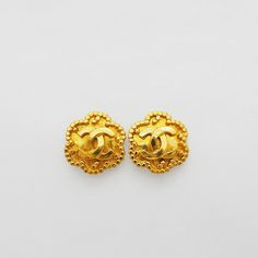 Used Chanel Chanel Flower Coco Earrings 96a Gold Ladies Point Frame (Sku: Gzu649) === General === Brand : Chanel Country Of Origin : France === Design === Gender : Women Color : Gold Season : Vintage === Included Items === Accessories Notice : Before Purchasing, Please Refer To The Images Of The Accessories Included With The Item. === Condition === Condition : Used (Good) Ranking : Rank Ab Used - Traces Of Usage, Scratches / Dirt Can Be Seen But Generally In Good Condition Seller Ranking : Rank Classic Flower Earrings, Luxury Floral Earrings For Formal Occasions, Luxury Flower Shaped Formal Earrings, Luxury Flower-shaped Formal Earrings, Luxury Gold Flower Earrings For Anniversary, Luxury Gold Round Flower Earrings, Luxury Round Gold Flower Earrings, Luxury Gold Flower Earrings For Formal Events, Luxury Gold Flower Earrings For Formal Occasions