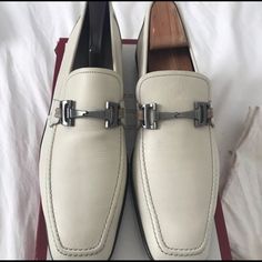 Authentic Salvatore Ferragamo Gancini Bit Driver Moccasin Cream/Ivory In A Size 8.5. Signature Silver Gancini Bit Lends A Refined Look To A Lightweight, Flexible Loafer Cut From Supple Tumbled Calfskin And Rolled Seaming Along The Toe And Styled With Brown Rubber Sole. Leather Upper And Lining/Rubber Sole. Made In Italy. A Great Casual Business Shoe. Only Worn Once With A Minor Jean Coloring In Side Of The Shoe As Seen In Pictures. Retail For $600 + Tax Business Shoe, Business Casual Shoes, Salvatore Ferragamo Shoes, Ferragamo Shoes, Slip Ons, White Cream, Cream White, Salvatore Ferragamo, Loafer Shoes