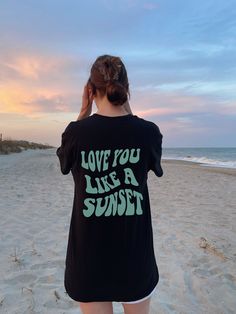 Love You Like a Sunset Shirt, Trendy Beach Shirt, Aesthetic Summer Clothes, Positive Saying Tee Words on Back, Retro Preppy Oversized Shirt by ItsAnAestheticCo on Etsy Oversized Tshirt Design Aesthetic, Custom Tshirts Ideas Aesthetic, Tshirt Aesthetic Design, Oversized T Shirt Aesthetic, Beach Tshirt, Aesthetic Tshirts, Tshirt Aesthetic, Aesthetic Tshirt, Oversized Shirt Aesthetic