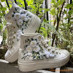 Custom Converse Platform/ Wedding Flowers Embroidered Shoes/ Bridal Flowers Embroidered Sneakers/ Wedding Flowers Embroidered Sneakers/ - Etsy Royal Blue Converse, Sneakers Wedding, Reception Shoes, Embroidered Sneakers, Bridal Sneakers, Chuck Taylor Shoes, Tie Sneakers, Embroidered Converse, Bling Converse