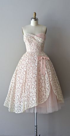 Vintage White Dress For Banquet, Vintage Prom Dress With Sweetheart Neckline, Vintage Sweetheart Neckline Dress For Prom, Vintage Sweetheart Neckline Prom Dresses, Vintage Knee-length Prom Dresses, Vintage Fitted Dress For Banquet, Vintage Knee-length Dress For Banquet, Vintage Sleeveless Bridesmaid Dresses, Pink Lace Tea-length Dress