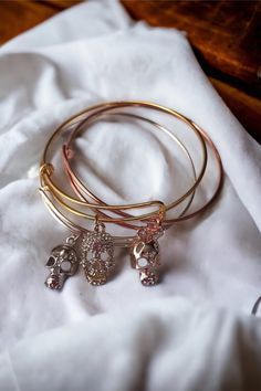 Adjustable charm bangle bracelet.  Item Specifics Material: Alloy Size: Adjustable  Diameter: 60-65 mm Cristal Bracelet, Floating Charms, Bangle Bracelets With Charms, Silver Plated Jewelry, Crystal Skull, Cute Charms, Charm Bangle, Velvet Bag, Figure It Out