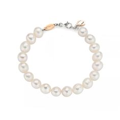 The bracelet depicted in the image exudes elegance and sophistication with its composition of oval-shaped white pearls and small golden beads interspersed alternately. The combination of these elements creates a timeless and refined aesthetic that is suitable for various occasions. Its design includes a silver lobster clasp equipped with an adjustable extension chain, ensuring a comfortable and customizable fit on the wearer's wrist.  The classic and versatile nature of this bracelet makes it a Golden Beads, Refined Aesthetic, Alphabet Jewelry, Aesthetic White, Jewelry Showcases, Stocking Fillers For Her, Italian Jewelry, Forever Jewelry, Lost Wax Casting