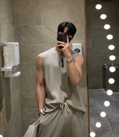 Relaxed Fit Sleeveless Top For Leisure, 남성 근육, Kore Ulzzang, Mens Vest Fashion, Khaki Tops, Sleeveless Suit, Korean Streetwear, Loose Tank Tops