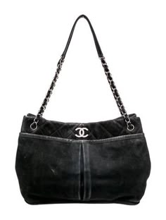 Chanel ToteFrom the Cruise 2011 Collection by Karl LagerfeldBlack SuedeInterlocking CC LogoSilver-Tone HardwareChain-Link Shoulder StrapDual Exterior PocketsLogo Jacquard Lining & Three Interior PocketsSnap Closure at TopProtective Feet at Base Chanel Work Bag, Timeless Luxury Bags, Big Bags For Women, Chanel Bag Aesthetic, Black Designer Bag, Classic Chanel Bag, Cute Shoulder Bags, Chanel Clothes, Thrift Style