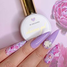 Have an Enchanted Monday 💜💜💜 . . Featured products: Charme Gel 901 Enchanted Foil Transfer Gel Floral Foils Box Foil Diamond Shine No-Wipe Gel Topcoat Swarovski Nail Charm Stay Put Gelly. . . 💅Nails by @whitenovia for @daily_charme 💖 Lavender Stiletto Nails, Forest Green Nails, Green Nails Designs, Nail Foils, Beautiful Nail Polish, Matte Gel, Lilac Nails