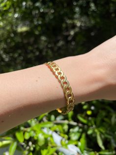 This trendy gold chain bangle bracelet is finely designed in stainless steel and delicately gilded with 18K yellow gold. Minimalist, feminine and modern, this original and very trendy gold chain bangle is ideal to wear alone or stacked with other gold bangles or bracelets. Width: 0.8cm. Adjustable size. Your bracelet will be sent to you within 24 working hours in a pretty box, for your viewing pleasure. Delivery by green letter (48 hours) is free for France. Priority shipping is free worldwide ( Trendy Stainless Steel Chain Bracelet With Gold Chain, Trendy Stainless Steel Gold Chain Bracelet, Gold Stainless Steel Cuff Bracelet, Tarnish Resistant, Gold Tarnish-resistant Stainless Steel Cuff Bracelet, Gold Stainless Steel Tarnish-resistant Cuff Bracelet, Gold Curb Chain Bracelets For Everyday, Everyday Gold Bracelets With Curb Chain, Chain Cuff Bracelet As A Gift, Gold Curb Chain Bracelet For Everyday