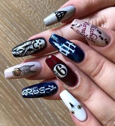 Harry Potter Christmas Nails, Hp Nails, Maquillage Harry Potter, Harry Potter Nails Designs, Potter Nails, Harry Potter Nail Art, Harry Potter Fanları, Harry Potter Nails