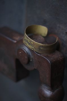 Summary: like something out of an etching on a prehistoric cave, this vintage bracelet with reptilian motif is a special piece condition: it is a little bent. not a real full curve Antique Finish Adjustable Cuff Bracelet, Adjustable Etched Bronze Bracelets, Bronze Engraved Brass Bracelets, Engraved Bronze Brass Bracelets, Engraved Brass Bangle Cuff Bracelet, Engraved Bronze Bangle Bracelet, Vintage Brass Cuff Jewelry, Vintage Hand Forged Gold Bracelets, Vintage Gold Hand Forged Cuff Bracelet