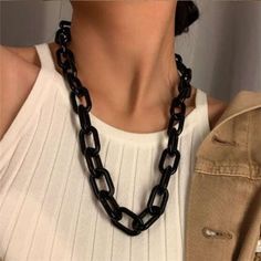 Noir Hip-hop: Big Chain Acrylic Necklace-Fashion Necklaces-StylinArts Winter Typ, Punk Vintage, Vintage Punk, Acrylic Jewellery, Geometric Necklace, Black Necklace, Hip Hop Fashion, Contemporary Fashion, Jewelry Trends