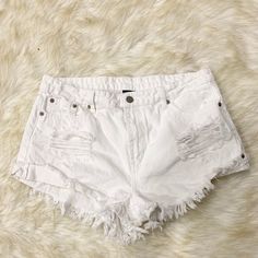 Windsor White Denim Cutoff Sexy Short Shorts L Washed And Never Worn. No Stains. Color Is White No Bad The Ripped Jeans Looked. Trendy White Jeans With Built-in Shorts, White Distressed Mid-rise Bottoms, White High Waist Ripped Bottoms, Fitted Ripped Cotton Jean Shorts, Ripped Fitted Cotton Jean Shorts, High Waist Ripped White Bottoms, Fitted Distressed White Bottoms, High-waisted White Ripped Bottoms, White High-waisted Ripped Bottoms