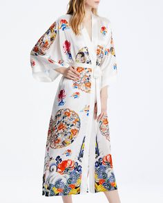 The mulberry silk kimono print robe is, soft color, soft and comfortable, and silky skin-friendly, the combination of pure mulberry silk material and exquisite digital inkjet printing is more elegant and luxurious. Sexy V-neck, showing the soft line of the neck and modifying the face. The loose three-quarter sleeves are comfortable and easy for the wrist to move freely. The waist tie design breaks mediocrity, improves the waistline, and shows the perfect proportion. Inner ties design, Inner ties Evening Skincare Routine, Kimono Print, Long Silk Kimono, Evening Skincare, Enjoy Your Evening, Silky Skin, Silk Bag, Silk Sleepwear, Printed Robe