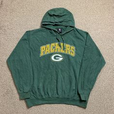 NFL Green Bay Packers Hoodie Jumper Sweatshirt Pullover Team Apparel Vintage L.  Has a minor defect on the back (see photo) but still has plenty of life left in it!  Size: would best fit L  Measurements: Pit to pit: 25.5 inches Length (shoulder to bottom): 27 inches Sleeve: 23.5 inches  Message for quote on International Delivery.   Check out our other items and feel free to message us for more information :)  S12 Long Sleeve College Hoodie For Sports Season, Green Long Sleeve Hoodie With Letter Print, Green Long Sleeve Hoodie For College, Green Fan Apparel Sweatshirt For Sports, Varsity Green Hoodie For Fall, Collegiate Green Hoodie For Streetwear, Green Varsity Hoodie For Fall, Fall Season Sportswear Sweatshirt For Fan Gear, Green Fan Apparel Hoodie For Streetwear