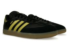 The limited-edition adidas Men's Messi Samba Indoor Black/Gold shoes feature Messi's iconic logo on the tongue. They have a soft leather upper for comfort and a durable suede toe. The rubber outsole provides stability for both futsal and casual wear. Product Details: Regular fit. Lace closure. Leather upper and suede T-toe. Textile lining. Messi Samba, Samba Black, Black And Gold Shoes, Gold Shoes, Iconic Logo, Lace Closure, Adidas Men, Soft Leather, Casual Wear