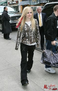 Avril Lavigne Style Early 2000s, Early 2000s Punk Fashion, 2000s Punk Fashion, Y2k Fashion Early 2000s Aesthetic, Avril Lavigne Outfits, 2010 Outfits, Avril Lavigne Style, 2010s Fashion, 2000s Outfits