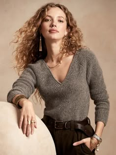 Wide V-Neck Sweater Top | Banana Republic Flamboyant Natural Tops, Flamboyant Natural Winter Outfit, Soft Summer Outfits Inspiration Casual, V Sweater Outfit, Vneck Sweater Outfit, Soft Autumn Clothes, V Neck Sweater Outfit, Soft Autumn Light, Flamboyant Natural Style