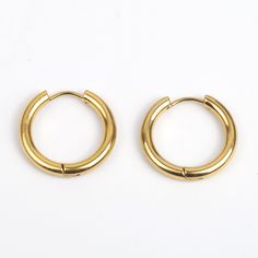 Mini hoop earrings. Dimensions: 21 mm. Thickness: 3mm. The creoles are made of hypoallergenic stainless steel gilded with fine gold, water resistant and resistant to time. They do not rust, to keep all their shine it is advisable not to expose them to aggressive products such as shampoos, soaps, perfumes, sea water, chlorinated water. Delivered with a gift bag. Sending in letter followed. Gold Water, Mini Hoop Earrings, Sea Water, Huggie Hoop Earrings, Jewelry Earrings Hoops, Gift Bag, Rust, Water Resistant, Jewelry Earrings