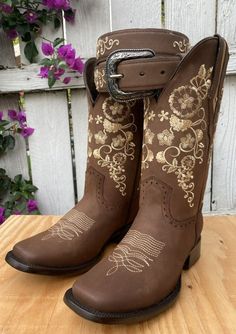 Botas para Mujer - Botas de Mujer con Cinturon - Bota y CInturon Combo - Botas para Mujer color Cafe - Botas para Mujer con Bordado - Botas Vaqueras Mujer Boots For Women Square Toe, Cute Boots Cowgirl, Mexican Boots For Women Outfits, Western Riding Boots Womens, Mexican Boots Aesthetic, Boots For Women Cowgirl, Boots For Quince, Cowboy Work Boots, Boots For Women Western