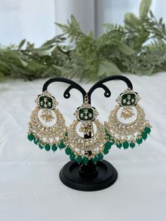 Kundan jewelry set includes a pair of earrings and a tikka. Colour: green, emerald green, dark green Luxury Green Jhumkas For Gift, Dark Green Jewelry Set, Kundan Jewellery Set, Green Jewelry, Kundan Jewellery, Green Earrings, Wedding Jewelry Earrings, Emerald Green, Wedding Earrings