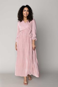 This is a modest dress with ribbed details and a tie around the waist. Outfits For Special Occasions, Modest Dresses For Women, Modest Prom, Modest Bridesmaid Dresses, Prom Dresses Modest, Holly Berry, Formal Attire, Classy Dress, Modest Dresses