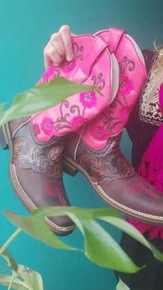 Shop mexican boots @ www.chunigula-mexfashion.com
 • Germany based online shop
 • directly from Mexico Western Style Wedding, Boots Sale, Pink Boots, Embroidered Leather