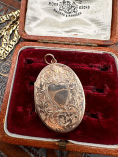 Beautifully detailed 9ct gold locket. 4.82grams 1" wide 1 1/2" tall (Including bale) The old warm gold color that is so desirable Snaps shut securely Gold Locket, Pendant Necklaces, Locket, The Old, Jewelry Necklace Pendant, Gold Color, Old Things, Jewelry Necklaces, Accessory Gift