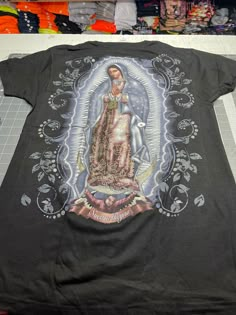 Virgin Mary shirt, good quality soft fabric We have different measurements, printing with bright and striking colors with glitter The print is all over the shirt as shown in the photos. Thank you for considering compare in our store and if you have any questions please feel free to contact us, Virgencita Shirt, Black Cotton T-shirt With Glitter Print, Casual Tops With Glitter Print For Streetwear, Black Short Sleeve T-shirt With Glitter Print, Black T-shirt With Glitter Print And Short Sleeves, Black Glitter Print Graphic Tee, Black Graphic Tee With Glitter Print, Black Crew Neck T-shirt With Glitter Print, Glitter Print Graphic Tee With Crew Neck