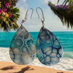 Adorn yourself with the beauty of nature-inspired elegance! Introducing our Bloom Art Earrings - a stunning fusion of vibrant fluid patterns captured on miniature canvases. Each pair is a unique masterpiece, showcasing the intricate, organic designs reminiscent of blooming flowers. 🌸 Handcrafted with precision and passion. 🌈 Vibrant colors to complement your style. 🎨 Miniature masterpieces for your ears. 🌟 Stand out with wearable art! Perfect for any occasion, our Bloom Art Earrings are more Fluid Art Earrings, Artistic Multicolor Summer Jewelry, Artistic Adjustable Jewelry For Beach, Handmade Artsy Teardrop Jewelry, Artisan Drop Earrings For Gift, Bohemian Drop Earrings As A Gift, Artistic Abstract Drop Earrings, Artsy Blue Teardrop Earrings, Artsy Abstract Design Drop Earrings