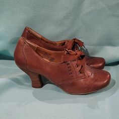 Leather Upper, Synthetic Sole, Never Worn. Vintage Synthetic Pointed Toe Heels, Vintage Pointed Toe Heels In Synthetic Material, Vintage Synthetic Heels With Almond Toe, Vintage Synthetic Almond Toe Heels, Vintage Synthetic Closed Toe Heels, Spring Vintage Lace-up Heels, Vintage Synthetic Round Toe Heels, Vintage Synthetic Heels With Round Toe, Lace-up Heels With 4-inch Heel Medium Width