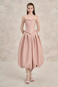 This dress features a unique semi-heart neckline and bubble silhouette, creating an elegant and playful look. Crafted from high-quality taffeta fabric, it comfortably fits while maintaining its shape. Perfect for any occasion, this dress is a must-have addition to your wardrobe. *Product length is measured from the underarm to the hem. Bouffant Dress, Heart Shape Dress, Bubble Silhouette, Dust Pink, Balloon Dress, Taffeta Fabric, Mean Blvd, Geometric Dress, Taffeta Dress