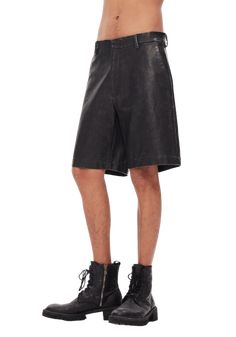 Vendor: TAGLIONI 2023SS Collection The leather shorts are made of matte PU leather with an old texture, loose and stylish, and the length of the cropped pants can be adapted to different collocations. Model : 170cm 55kg Wearing 30 175cm 65kg Wearing 32 Model: 180cm 75kg Wearing 36 Fabric: 45% PU, 55% Cotton Leather High-waisted Shorts With Belt Loops, High-waisted Leather Shorts With Belt Loops, Black Leather Shorts For Fall, Black Leather High-waisted Shorts, Black Leather Bottoms With Built-in Shorts, Short Leather Bottoms With Belt Loops, Casual Leather Shorts With Belt Loops, Edgy Leather Bottoms For Summer, Leather Shorts With Built-in Shorts