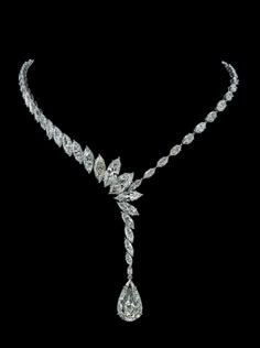 Fine Jewelry Women, Trending Necklaces Diamond, Diamond Necklace V Neck, Walima Jewelry Silver, 4 Ct Diamond Necklace, Cute Jewelry Necklaces Diamond, Luxury Diamond Drop Necklace With Brilliant Cut, Luxury Diamond White Necklace Vs Clarity, Luxury Designer Silver Necklace