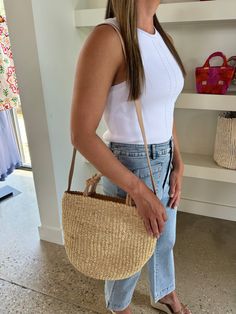 Light Tan Campbell Shoulder Bag - Amor Lafayette Jeans And Top Outfit, Small Bag Outfit, Dress And Sandals, Jeans And Top, Denim Outerwear, Top Outfit, Dressy Dresses, Chic Casual, Dress Gift