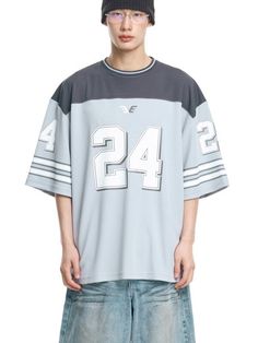 It is a short sleeves football jersey that is made of moisture-wicking and breathable fabric. The t-shirt has colorblock design and graphic print on the sleeves and front. The balloon oversized fit t-shirt makes casual and stylish outfit.- Balloon oversized fit- Stripes on sleeves- Graphic print- Stripe point on neck Sporty Short Sleeve T-shirt For Sports Season, Sporty Oversized T-shirt For Game Day, Athleisure Jersey T-shirt With Letter Print, Short Sleeve Sports T-shirt With Contrast Color, Blue Jersey T-shirt Sportswear, Blue Jersey T-shirt For Sportswear, Blue Letter Print Jersey For Streetwear, Football Season Moisture-wicking Short Sleeve T-shirt, Athleisure Graphic Print T-shirt For Game Day