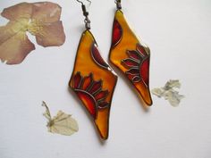 Rising amber sun earrings in reddish tones handmade with crystal resin and aluminum wire. Hippie and boho style, they are the perfect complement to a festival. They are large and flashy, but they weigh very little, it does not reach 5 grams. Plus, they come with some 925 sterling silver hooks in case you want to change them. Other related articles: https://www.etsy.com/es/listing/742289002/pendientes-de-hoja-pendientes-hechos-a?ref=shop_home_active_2&crt=1 https://www.etsy.com/es/listing/755 Handmade Amber Earrings In Czech Glass, Handmade Orange Hippie Jewelry, Red Bohemian Soldered Earrings, Bohemian Red Soldered Earrings, Bohemian Amber Wire-wrapped Earrings, Handmade Amber Bohemian Earrings, Bohemian Amber Wire Wrapped Earrings, Handmade Bohemian Amber Earrings, Bohemian Amber Earrings With Ear Wire