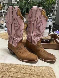 ad eBay - 

Justin Women's Cowgirl Boots Size 5 1/2 B

Brown and ("Punchy") Pink Mid-Calf Leather Boots. Heel height 1 3/4 inches. Shaft length measured from side view at top of heel on up 11 3/4 inches. Shaft length from back of heel on up 9" on up to 12" and from top of arch 6 1/2 inches on up to 9 inches. Made in the USA. Square toe. 

 

 These beautiful boots are about as new as used can get inside and out. 

Wear is very minimal 

Pre-owned Southwestern Fitted Boots With Round Toe, Western Boots For Rodeo In Winter, Western Style Boots For Rodeo In Winter, Western Style Winter Boots For Rodeo, Pink Western Boots With Snip Toe, Pink Western Snip Toe Boots, Fitted Western Style Pink Boots, Fitted Western Pink Boots, Fitted Country Boots For Rodeo