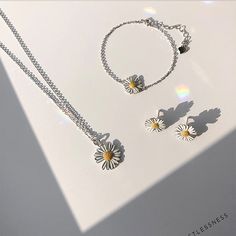 Rhinestone Bridal Jewelry, Korean Necklace, Daisy Jewelry, Korean Jewelry, Bee Earrings, Women Earrings, Fashion Jewelry Sets, Jewelry Model, Star Jewelry