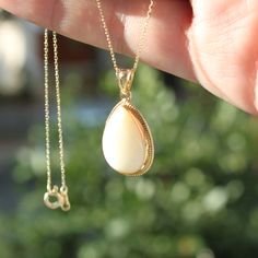 "Teardrop Mother of Pearl Necklace Raw Nacre Necklace 14k Gold Vintage Style Handmade Jewelry Christmas Gift For Her Anniversary Gift ▶ 𝙋𝙍𝙊𝘿𝙐𝘾𝙏 𝙁𝙀𝘼𝙏𝙐𝙍𝙀𝙎 * 14k Yellow Gold Mother of Pearl Necklace * Mother of Pearl Width : 1.23 cm ( 0.48 in) * Mother of Pearl Lenght : 1.75 cm ( 0.68 in) * Mother of Pearl Necklace Total Size : 1.54 cm x 2.35 cm ( 0.60 x 0.92 in) * Mother of Pearl Necklace Height: 5.86mm ( 0.23 in) * Available in 5 different chain lengths: 42cm (16.5 in), 44cm (17.3 Oval Drop Necklace Fine Jewelry Gift, White Teardrop 14k Gold Necklaces, Elegant Cream Teardrop Jewelry, Yellow Gold Pear-shaped Necklace With High Luster, Classic Pear-shaped Necklace For Gift, Teardrop High Luster Necklace As A Gift, Fine Jewelry Necklaces With High Luster As Gift, Fine Jewelry Necklace With High Luster For Gifts, Classic Teardrop Drop Necklace Gift