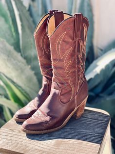 Step out in style with these charming women's size 6 cowboy boots, featuring a classic western silhouette that complements any outfit. Crafted with a rich, deep brown leather and adorned with eye-catching red stitching, these boots evoke a vintage feel while offering modern comfort. The detailed embroidery along the shaft adds a touch of elegance to the rugged design, perfect for both casual and dressy occasions. With a sturdy stacked heel and pointed toe, these boots are designed to provide an Western Style Square Toe Boots For Western-themed Events, Fall Square Toe Heeled Boots For Western-themed Events, Square Toe Heeled Boots For Western-themed Fall Events, Western Heeled Boots With Wide Calf And Round Toe, Wide Calf Western Heeled Boots With Round Toe, Western Round Toe Boots, Brown Country Style Moto Boots For Western-themed Events, Brown Western Heeled Boots For Western-themed Events, Brown Moto Boots For Rodeo In Fall