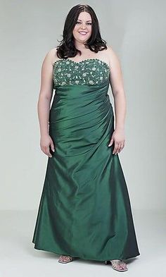 Strapless ball gowns like this can be modified and shaped to any figure when custom made to measure. Plus Size Evening Gowns, Plus Prom Dresses, Plus Size Evening Dresses, Plus Size Ball Gown, Empire Waist Evening Dress, Black Lace Evening Dress, Red Formal Dresses, Gowns For Prom, Plus Size Evening Gown