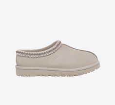 Neutral UGG Tasman Beautiful Goat, Cute Uggs, Tasman Slippers, Slippers Boots, Ugg Tasman Slippers, Holiday Wishlist, Ugg Tasman, Cute Slippers, Designer Slippers